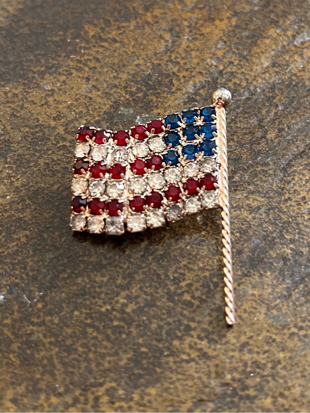 🇺🇸HAPPY 4th of July- Vintage Patriotic Crystal Flag Pin Brooch by Hobe 🇺🇸
